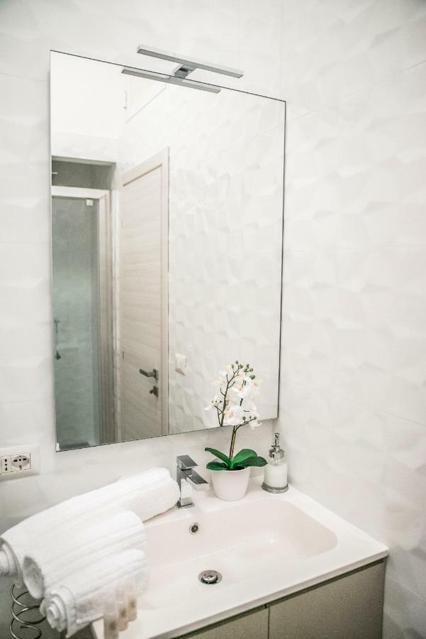 לידו די אוסטיה New Moon Luxury Apartment מראה חיצוני תמונה
